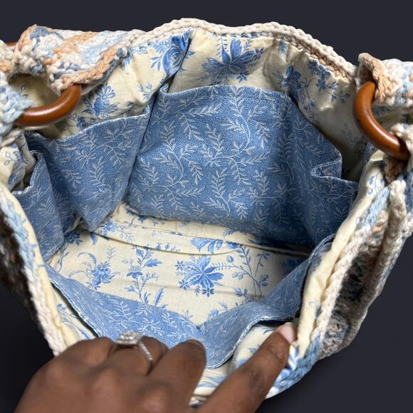 Cream/pastel colored crochet messenger bag - Picture 5 of 5